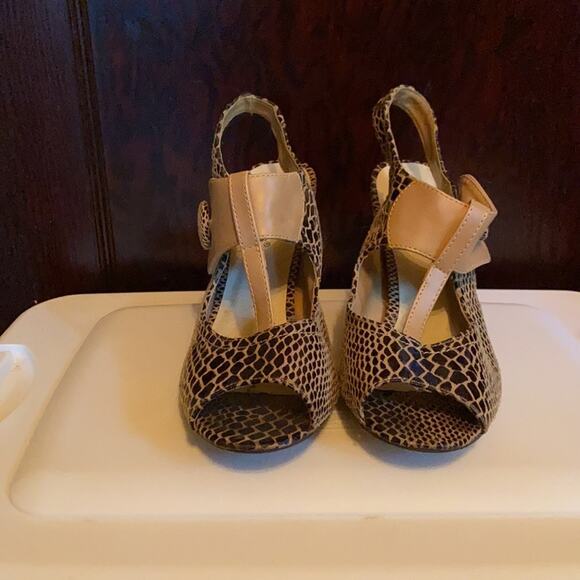 Pierre Dumas Heels Snakeskin Size 8.5 Retro Pinup Chic Black Cream Open Toe - Picture 2 of 5